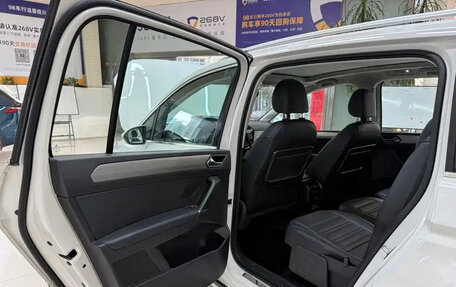 Volkswagen Touran III, 2021 год, 1 720 000 рублей, 9 фотография