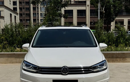 Volkswagen Touran III, 2021 год, 2 140 000 рублей, 1 фотография