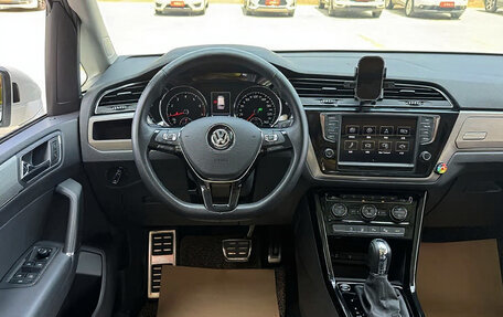 Volkswagen Touran III, 2021 год, 2 140 000 рублей, 6 фотография