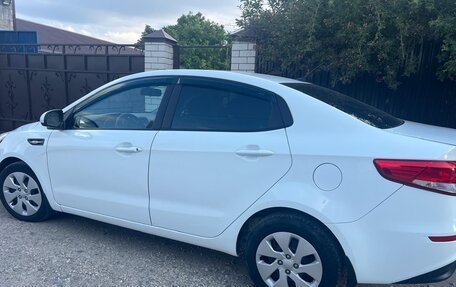 KIA Rio III рестайлинг, 2015 год, 900 000 рублей, 2 фотография