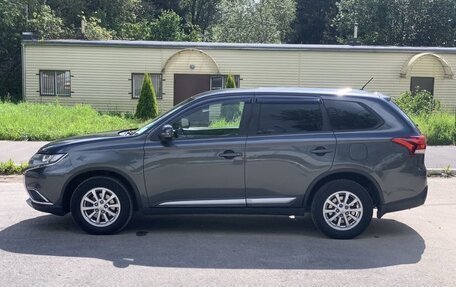 Mitsubishi Outlander III рестайлинг 3, 2015 год, 1 310 000 рублей, 6 фотография