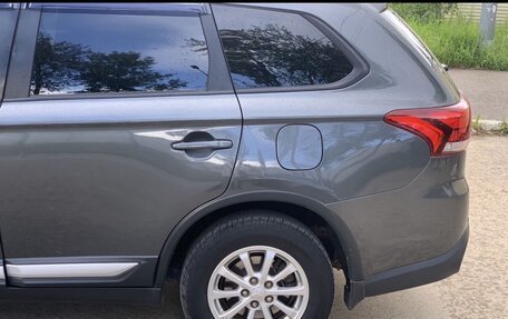 Mitsubishi Outlander III рестайлинг 3, 2015 год, 1 310 000 рублей, 15 фотография