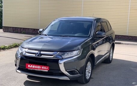 Mitsubishi Outlander III рестайлинг 3, 2015 год, 1 310 000 рублей, 2 фотография