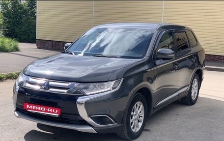 Mitsubishi Outlander III рестайлинг 3, 2015 год, 1 310 000 рублей, 8 фотография
