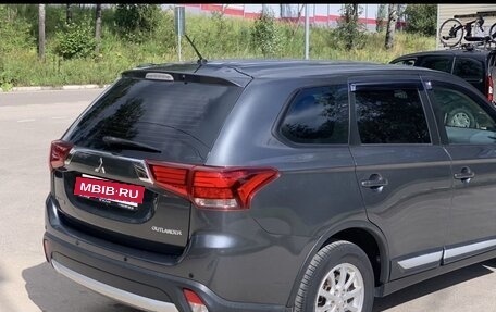 Mitsubishi Outlander III рестайлинг 3, 2015 год, 1 310 000 рублей, 11 фотография