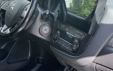 Mitsubishi Outlander III рестайлинг 3, 2015 год, 1 310 000 рублей, 24 фотография