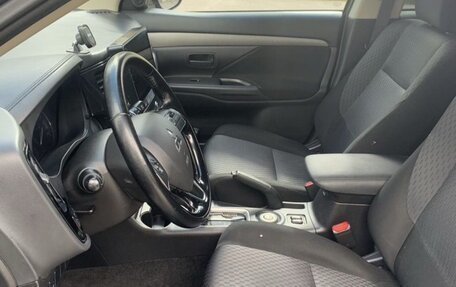 Mitsubishi Outlander III рестайлинг 3, 2015 год, 1 310 000 рублей, 22 фотография