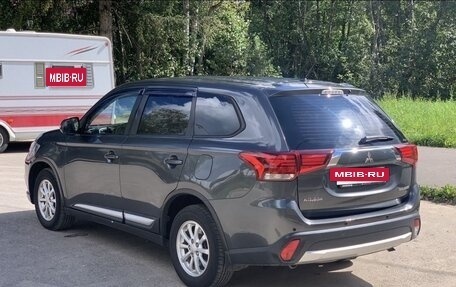 Mitsubishi Outlander III рестайлинг 3, 2015 год, 1 310 000 рублей, 4 фотография