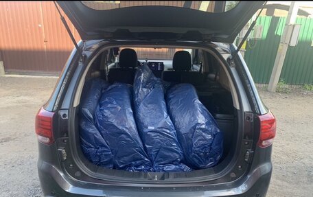 Mitsubishi Outlander III рестайлинг 3, 2015 год, 1 310 000 рублей, 34 фотография