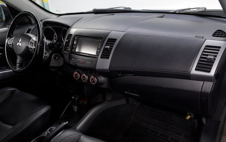 Mitsubishi Outlander III рестайлинг 3, 2011 год, 1 200 000 рублей, 17 фотография