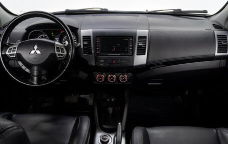 Mitsubishi Outlander III рестайлинг 3, 2011 год, 1 200 000 рублей, 19 фотография
