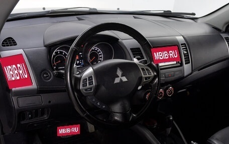 Mitsubishi Outlander III рестайлинг 3, 2011 год, 1 200 000 рублей, 10 фотография