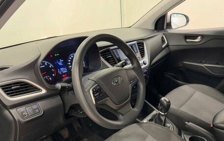 Hyundai Solaris II рестайлинг, 2017 год, 1 247 000 рублей, 12 фотография