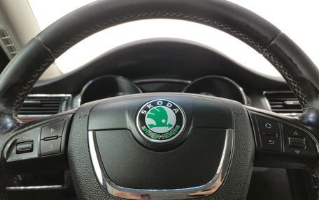 Skoda Superb III рестайлинг, 2011 год, 773 000 рублей, 23 фотография