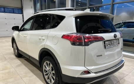 Toyota RAV4, 2017 год, 2 250 000 рублей, 6 фотография