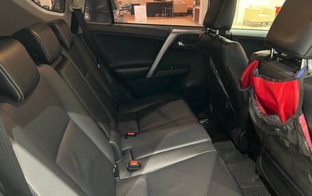 Toyota RAV4, 2017 год, 2 250 000 рублей, 12 фотография