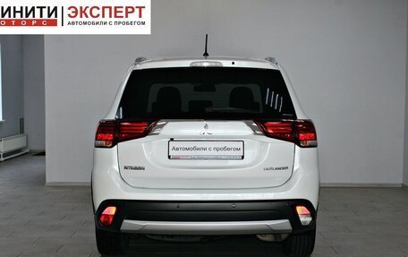 Mitsubishi Outlander III рестайлинг 3, 2016 год, 1 949 900 рублей, 5 фотография