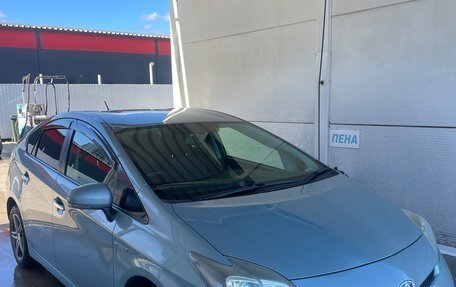 Toyota Prius, 2013 год, 999 999 рублей, 3 фотография