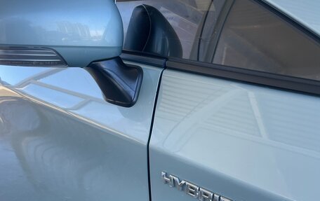 Toyota Prius, 2013 год, 999 999 рублей, 13 фотография