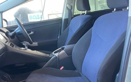 Toyota Prius, 2013 год, 999 999 рублей, 17 фотография