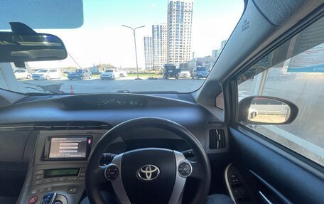 Toyota Prius, 2013 год, 999 999 рублей, 16 фотография