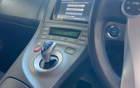 Toyota Prius, 2013 год, 999 999 рублей, 21 фотография