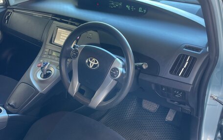 Toyota Prius, 2013 год, 999 999 рублей, 19 фотография