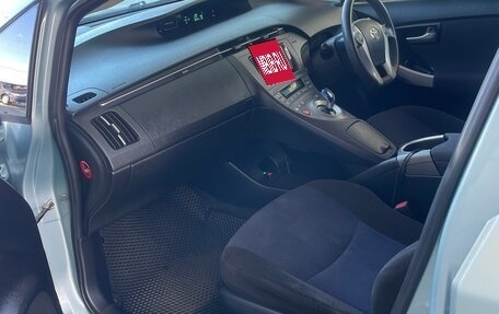 Toyota Prius, 2013 год, 999 999 рублей, 18 фотография