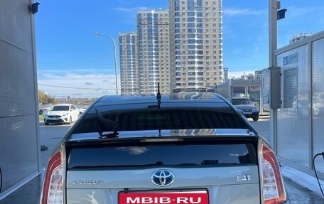 Toyota Prius, 2013 год, 999 999 рублей, 12 фотография