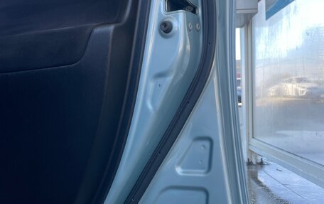 Toyota Prius, 2013 год, 999 999 рублей, 29 фотография