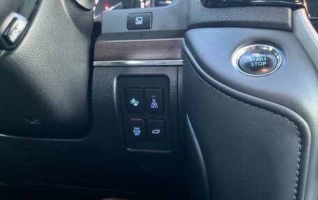 Toyota Land Cruiser 200, 2018 год, 7 300 000 рублей, 28 фотография