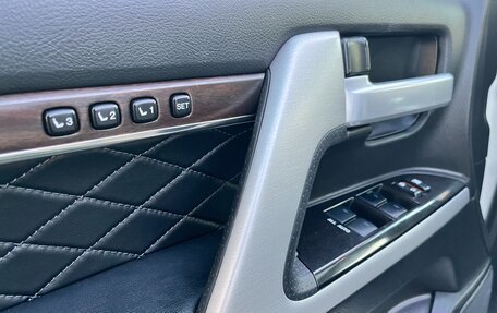 Toyota Land Cruiser 200, 2018 год, 7 300 000 рублей, 30 фотография