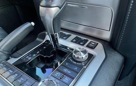 Toyota Land Cruiser 200, 2018 год, 7 300 000 рублей, 24 фотография