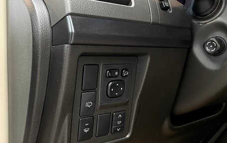 Toyota Land Cruiser Prado 150 рестайлинг 2, 2010 год, 2 470 000 рублей, 11 фотография