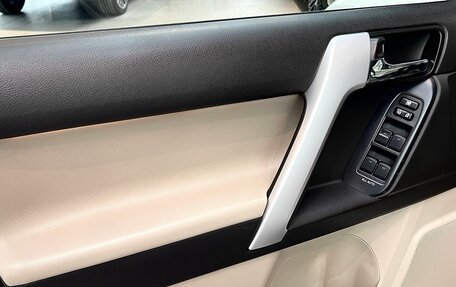 Toyota Land Cruiser Prado 150 рестайлинг 2, 2010 год, 2 470 000 рублей, 10 фотография