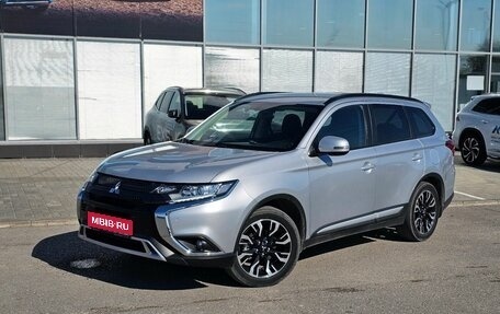 Mitsubishi Outlander III рестайлинг 3, 2021 год, 2 300 000 рублей, 1 фотография