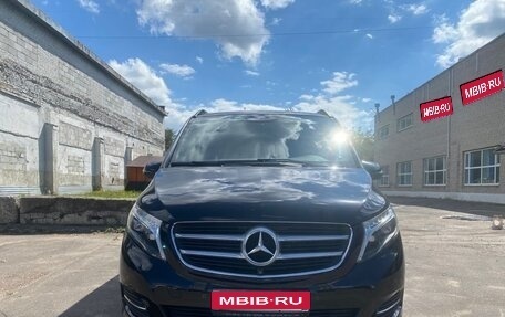 Mercedes-Benz V-Класс, 2016 год, 4 000 000 рублей, 1 фотография