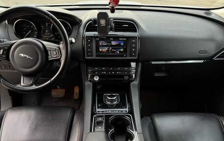 Jaguar F-Pace, 2017 год, 2 870 000 рублей, 11 фотография