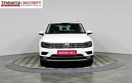 Volkswagen Tiguan II, 2018 год, 1 997 000 рублей, 2 фотография