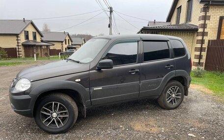 Chevrolet Niva I рестайлинг, 2015 год, 530 000 рублей, 3 фотография