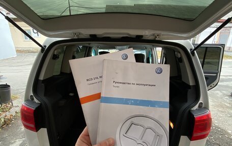 Volkswagen Touran III, 2012 год, 1 150 000 рублей, 18 фотография