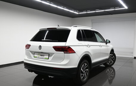 Volkswagen Tiguan II, 2018 год, 2 195 000 рублей, 2 фотография