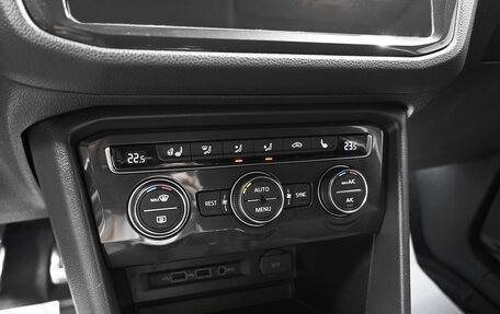 Volkswagen Tiguan II, 2018 год, 2 195 000 рублей, 15 фотография