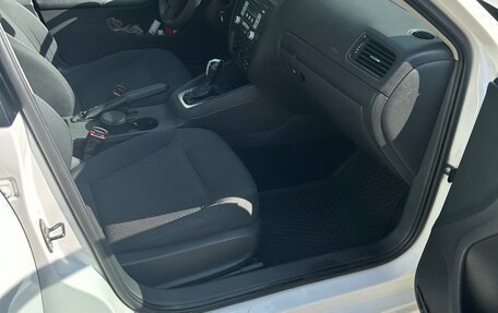 Volkswagen Jetta VI, 2013 год, 960 000 рублей, 11 фотография