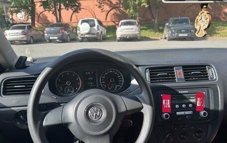 Volkswagen Jetta VI, 2013 год, 960 000 рублей, 14 фотография