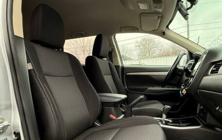 Mitsubishi Outlander III рестайлинг 3, 2017 год, 2 200 000 рублей, 8 фотография