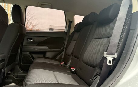 Mitsubishi Outlander III рестайлинг 3, 2017 год, 2 200 000 рублей, 9 фотография