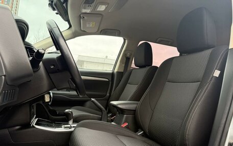 Mitsubishi Outlander III рестайлинг 3, 2017 год, 2 200 000 рублей, 10 фотография