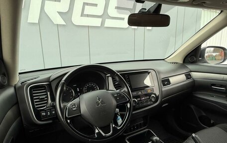 Mitsubishi Outlander III рестайлинг 3, 2017 год, 2 200 000 рублей, 6 фотография