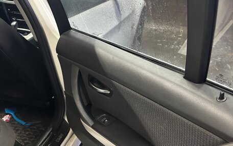 BMW 3 серия, 2010 год, 910 000 рублей, 15 фотография